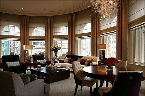 Langham Hotel in London - Suite lounge