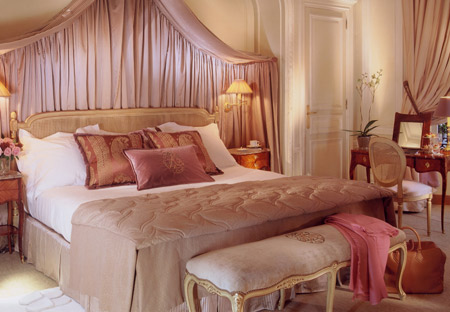 Hotel Plaza Athenee in Paris - Elegant indoor spaces