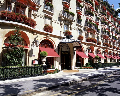Hotel Plaza Athenee in Paris - Exterior view