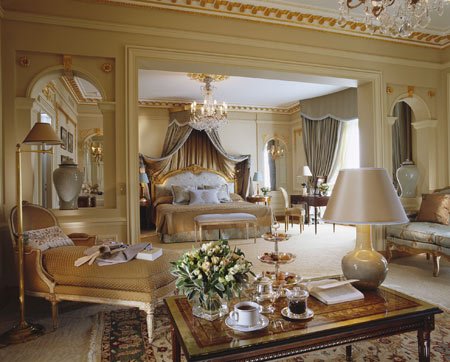 Hotel Plaza Athenee in Paris - Luxury and comfort