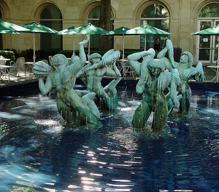 Chicago Art Institute Museum - Fountain at the Chicago Art Institute