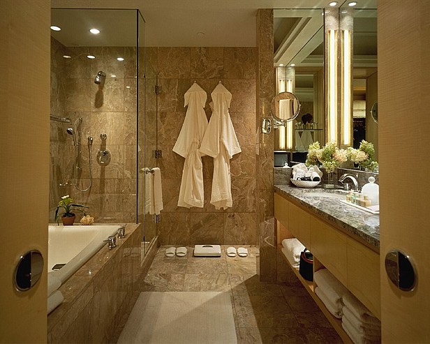 Four Seasons New York - Luxurious bathroom