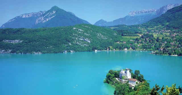 Lake Annecy in France - Idyllic scenery