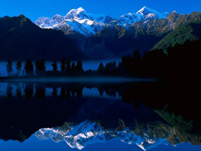 Lake Matheson in New Zealand - Perfect reflection