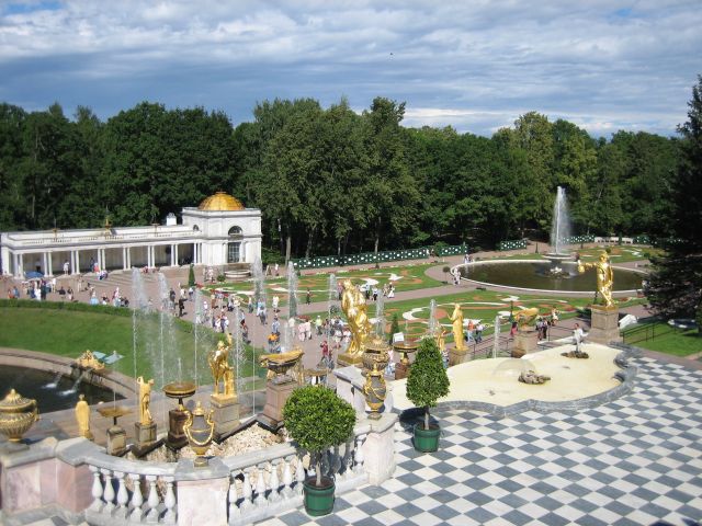 Peterhof Gardens in St. Petersburg - General view