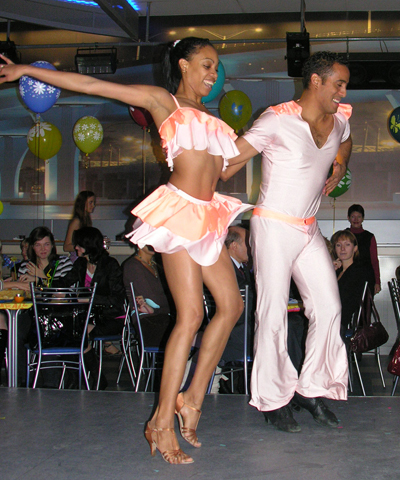 Salsa and merengue in Dominican Republic - Salsa dancers