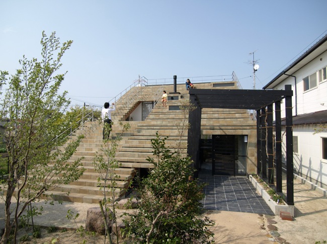 Stairs House in Japan - General view