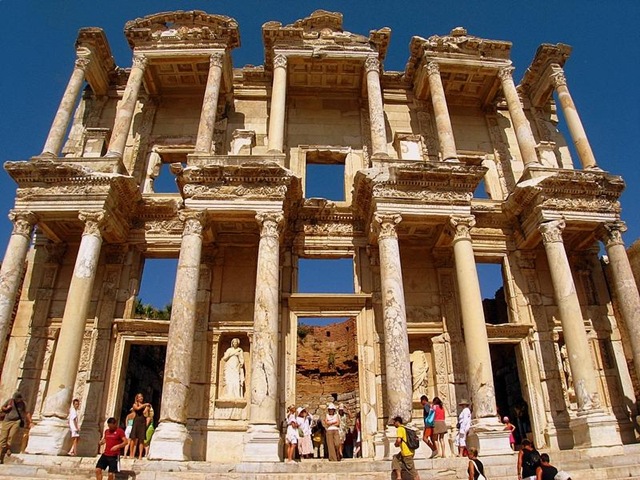 Celsius Library in Turkey - Great Roman architecture