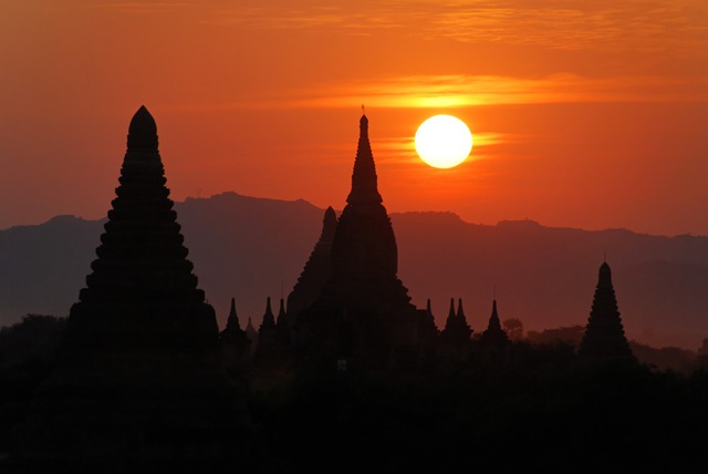  Bagan in Myanmar - Beautiful sunset