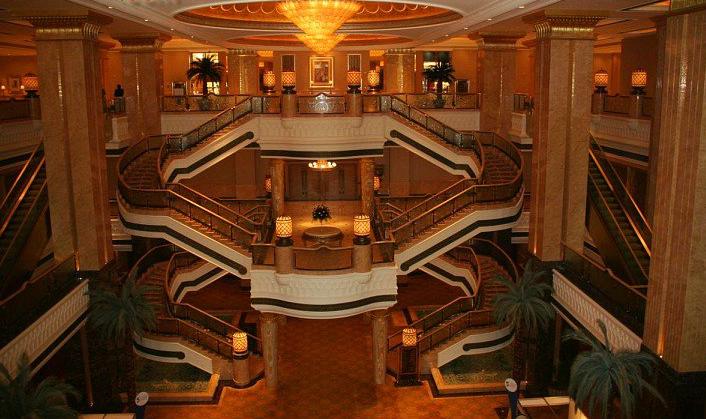 Emirates Palace Hotel in Abu Dhabi, United Arab Emirates - Luxurious design