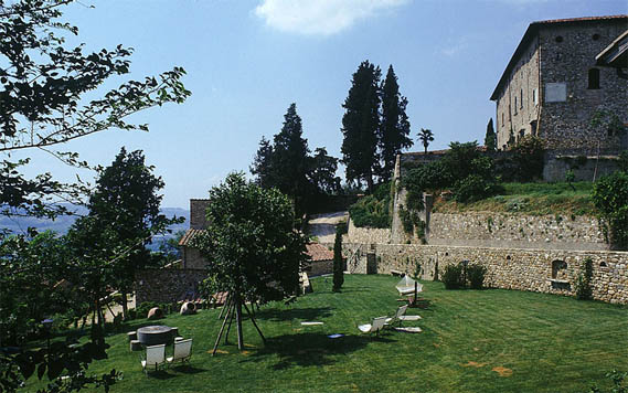 Castle of Bibbione - Closer view of the castle