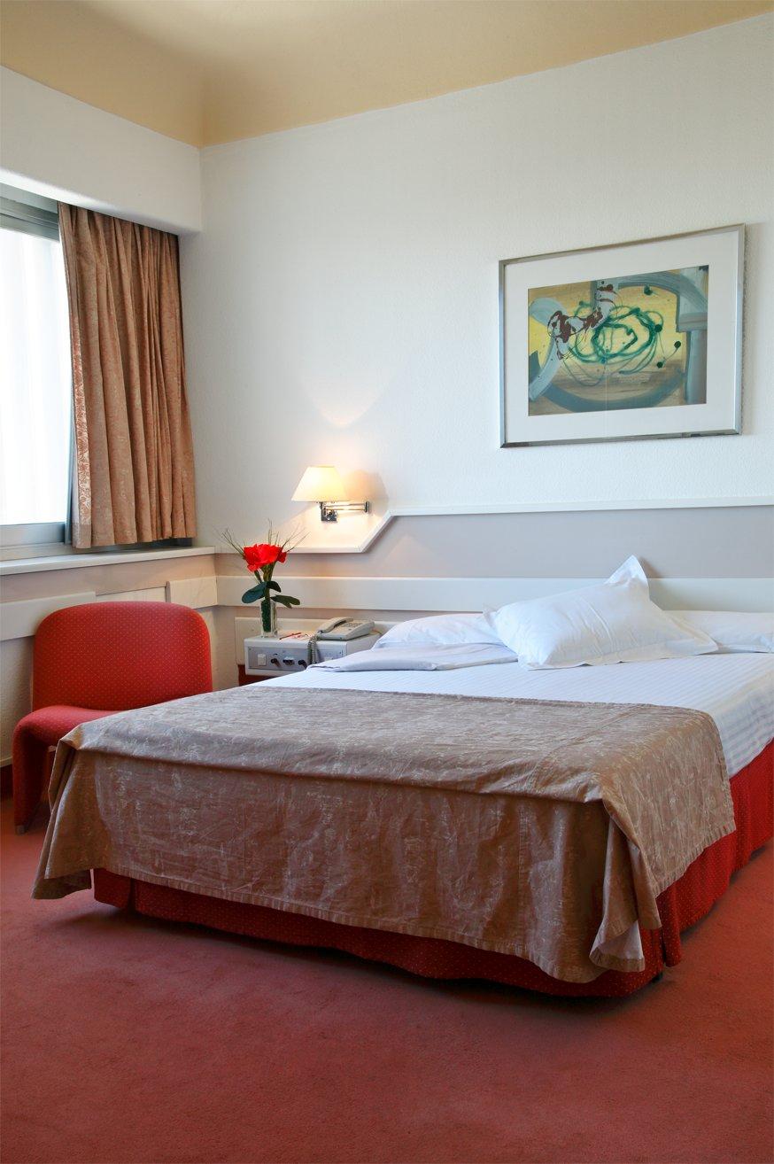 Hotel Husa Chamartin - Elegant inside spaces