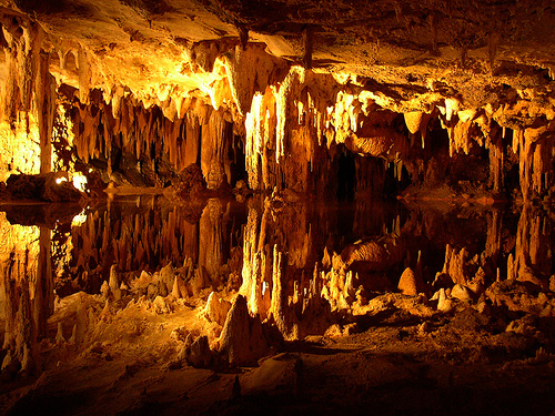 Luray Caverns in Virginia - Perfect water reflection