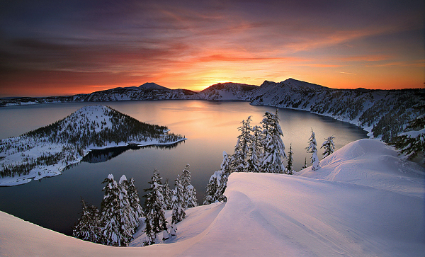 Crater Lake in USA - Beautiful sunset 