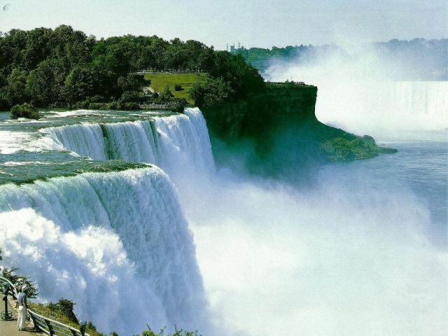Niagara Falls in USA - Excellent views