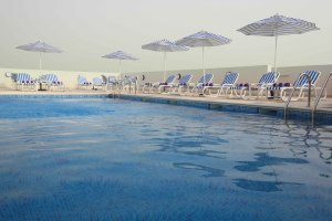 Premier Inn Dubai International Airport - Swimming pool