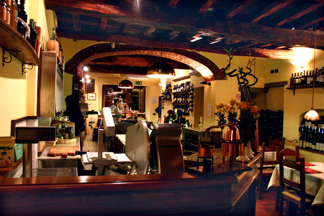 Cafe Le Lodge in Chianti region - Inside view