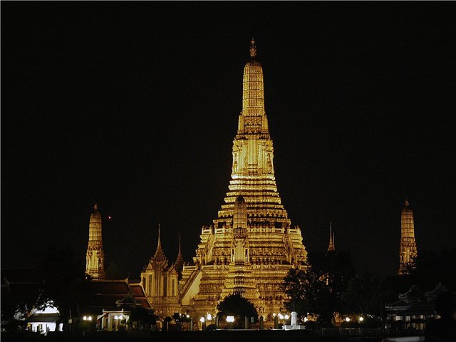Bangkok in Thailand - Wat Arun Temple at night