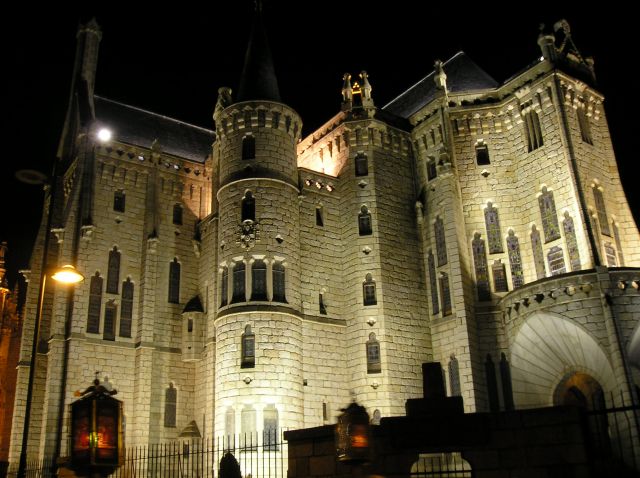 Episcopal Palace - Night view