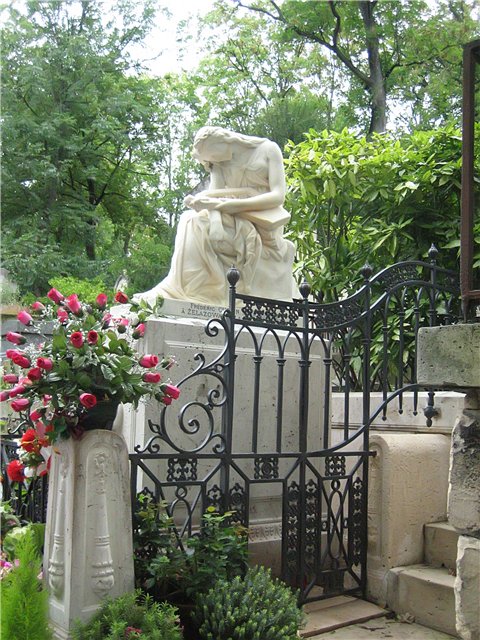 Pere Lachaise Cemetery in Paris, France - Frédéric Chopin grave