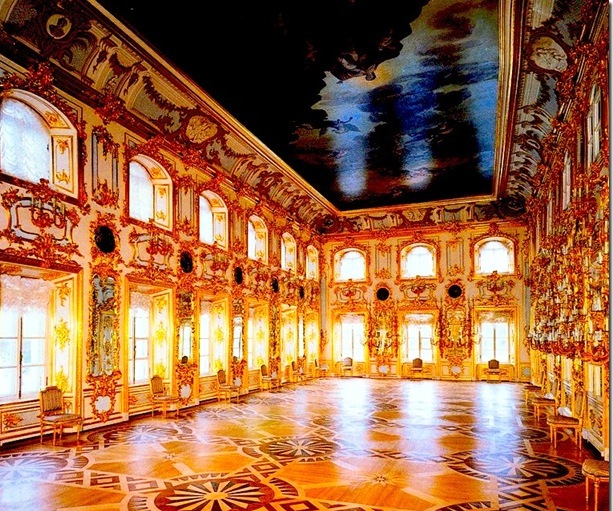 The Peterhof Palace  - Splendid dance hall in Peterhof Palace