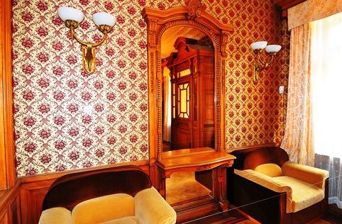 Massandra Palace - Elegant furniture