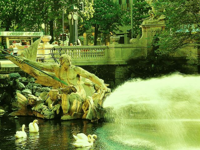 Königsallee - The Triton Fountain 