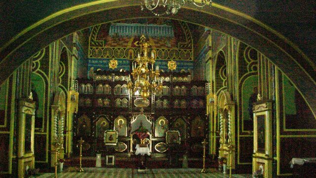 Saint Nicholas Cathedral - The interior and the altar