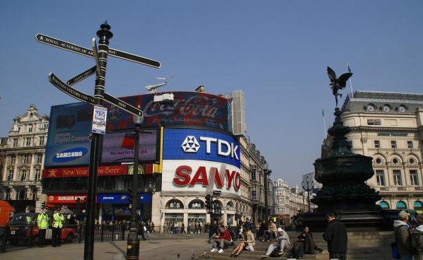 Picadilly Circus- an excellent place to spend an evening - 