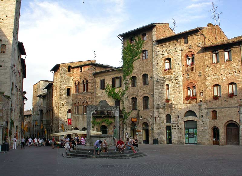 San Gimignano - La Piazza della Cisterna
