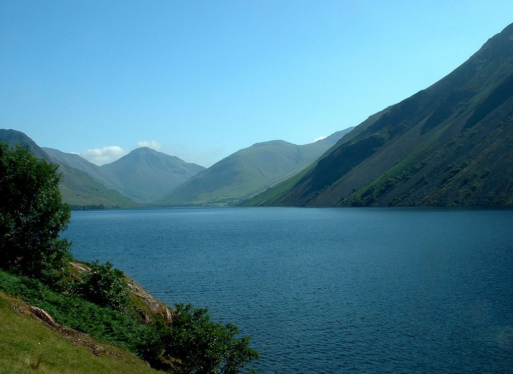 The Lake District, the U.K. for romantic couples - Fabulous sight of blue lakes and rugged hlls