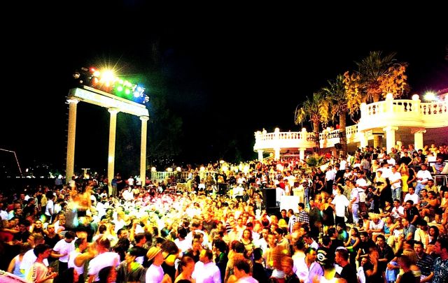 The best open-air Nightclub in the world -  Halikarnas , Turkey  - craziest moving in the club