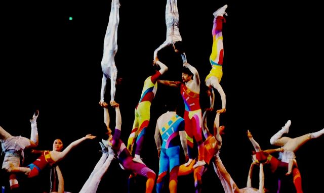 Heavenly show from China  – the most amazing circus - Chinese acrobatic troupe 