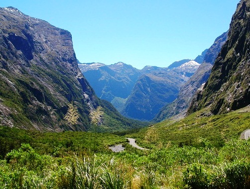 Milford Road-spectacular road in New Zealand - Fantastic road