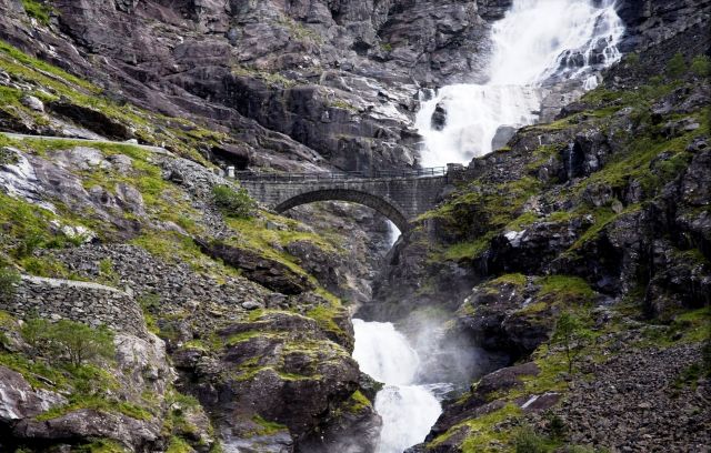 The Trollstigen Road - The waterfall Stigfossen 