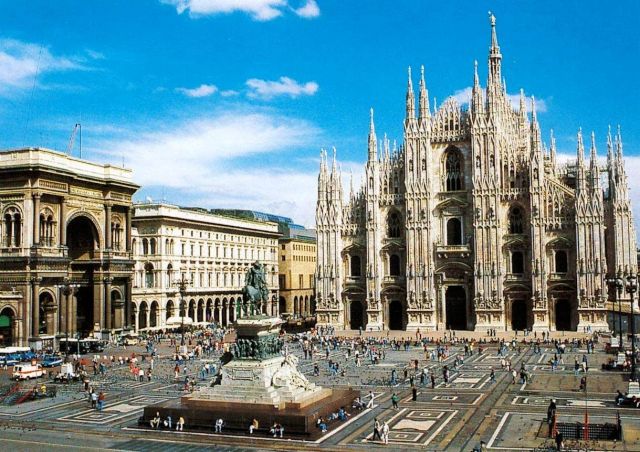 Milan Cathedral - Cathedral square