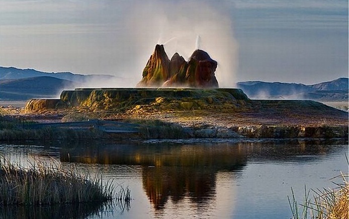 The Fly Geyser, Nevada, U.S.A. - The geyser at sunset