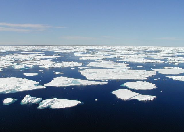 The Arctic Ocean - Flowing ice