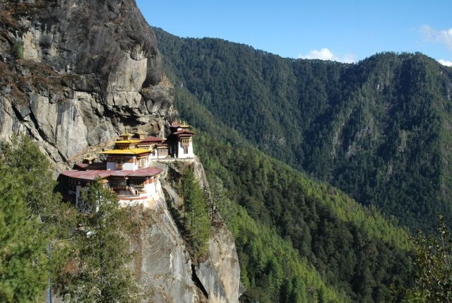 Bhutan - Beautiful nature reserve and majestic mountains