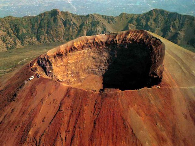 Vesuvius - Huge main crater
