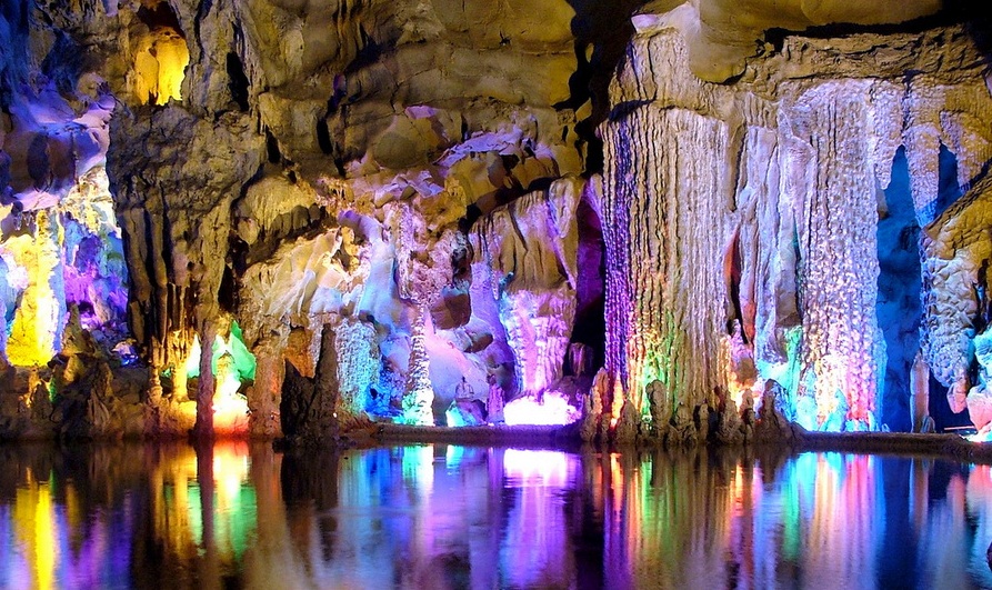 Reed Flute Cave, China - Impressive view