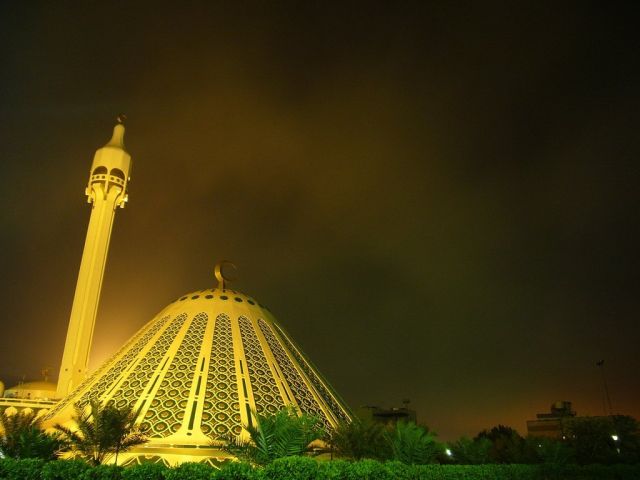 Mosque Fatima in Kuwait - The Mosque at night 