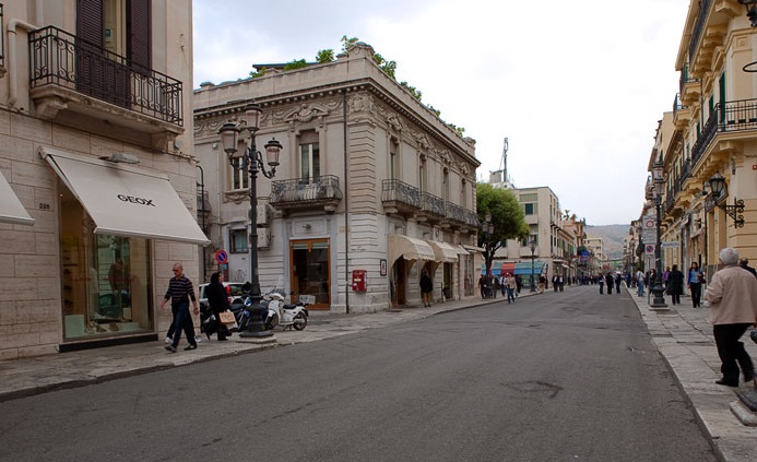Reggio di Calabria - Long and straight street