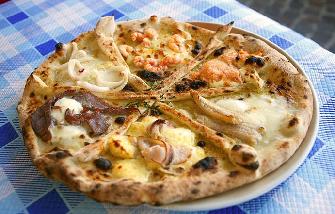 Croton - Tasty pizza of La Golla