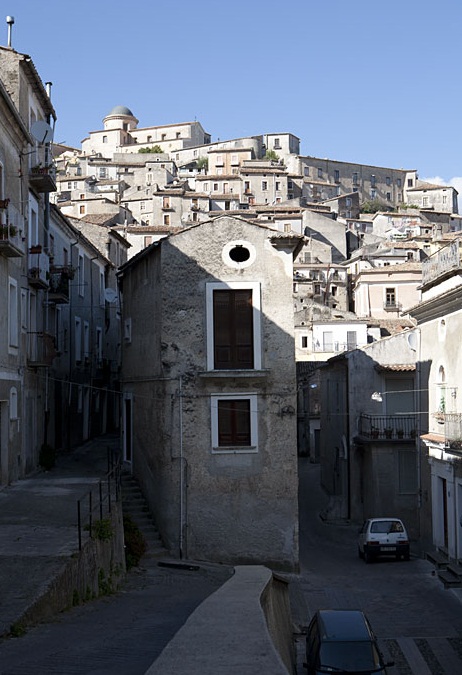 Morano Calabro - Ascending walkway leading to the Castle