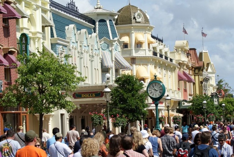 Disneyland in Orlando - One of the busiest streets in the park