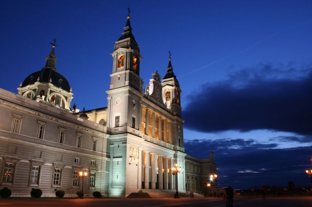 Almudena Cathedral - Almudena Cathedral view by night