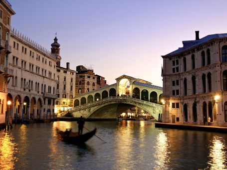 Italy  - Rialto Bridge Grand Canal in Venice 