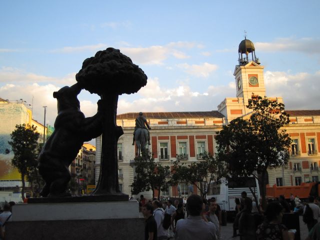 Puerta del Sol - Puerta del Sol bear statue