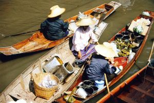 Damnoen Saduak Floating Market